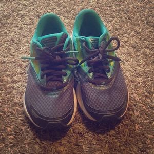 Brooks Launch 4 Running Shoes